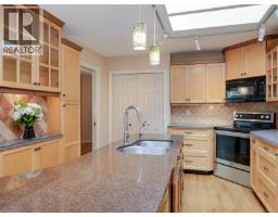 Primary Bedroom - 1 928 Bearwood Lane, Saanich, BC V8P3G1 Photo 9