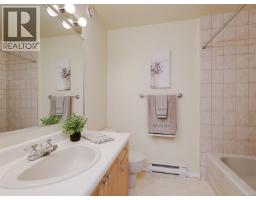 1 928 Bearwood Lane, Saanich, BC V8P3G1 Photo 24