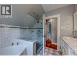 618 Colborne Street, New Westminster, BC V3L2C9 Photo 17