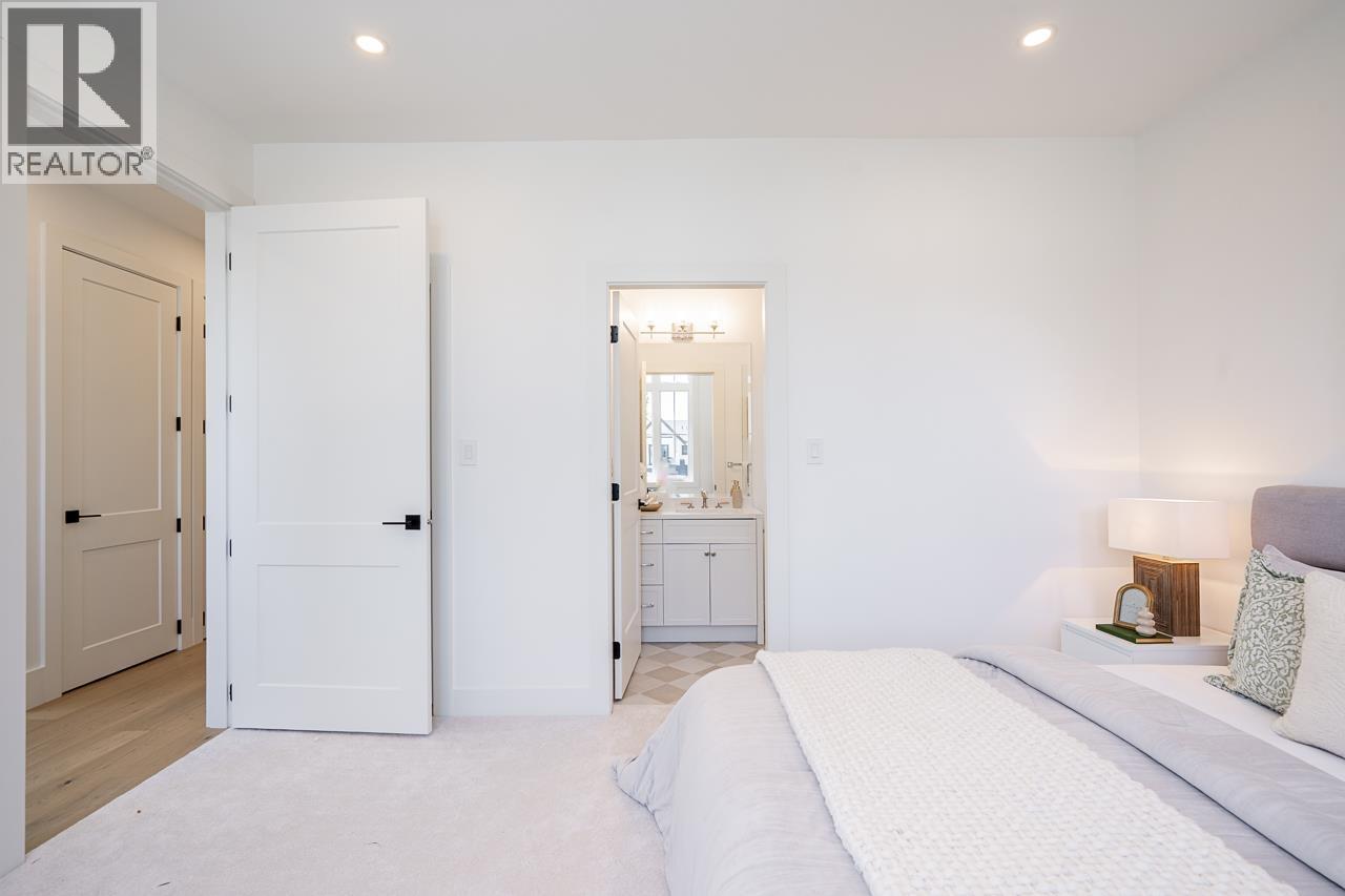1229 STELLERS JAY Place, Tsawwassen