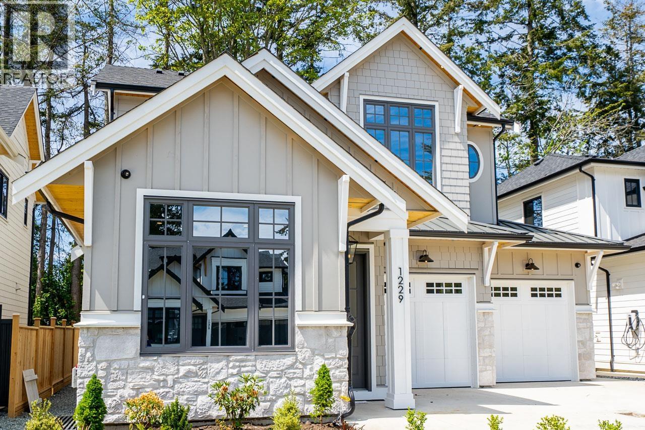 1229 STELLERS JAY Place, Tsawwassen