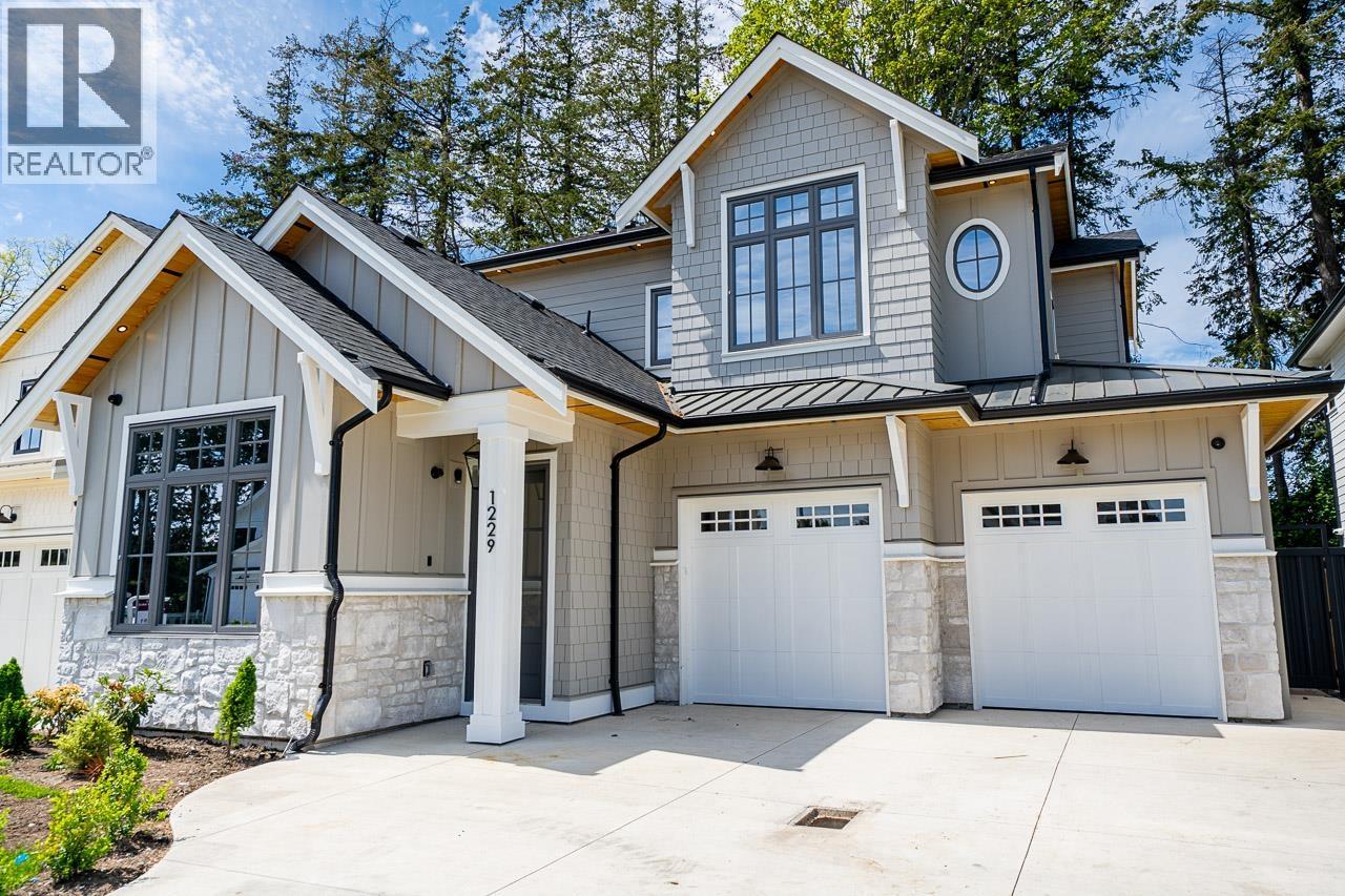 1229 STELLERS JAY Place, Tsawwassen