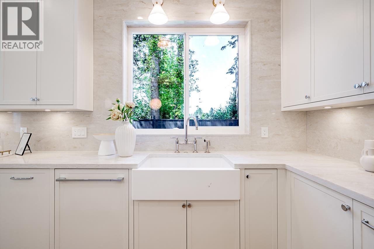 1229 STELLERS JAY Place, Tsawwassen