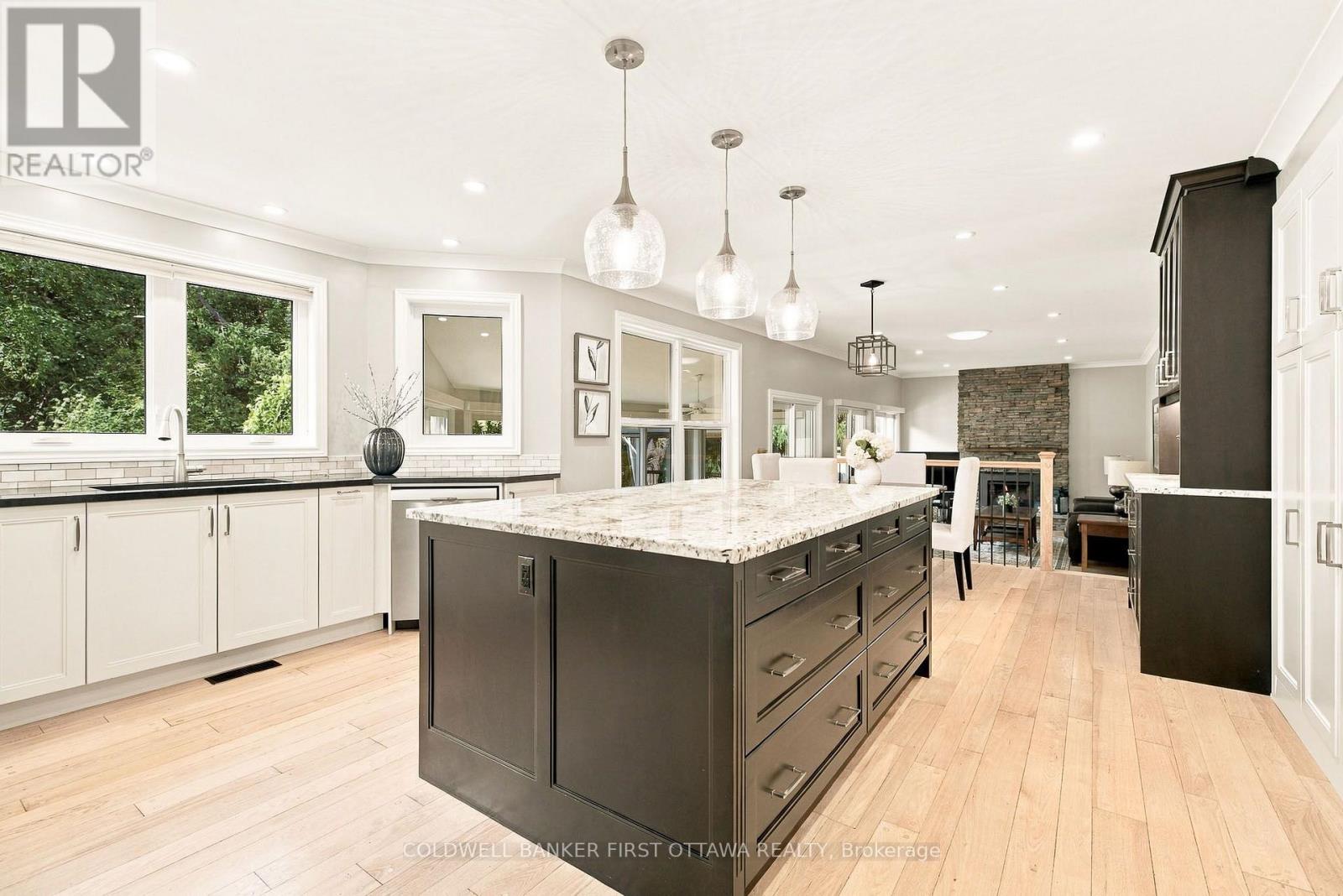 27 HAMPEL CRESCENT - Image 19