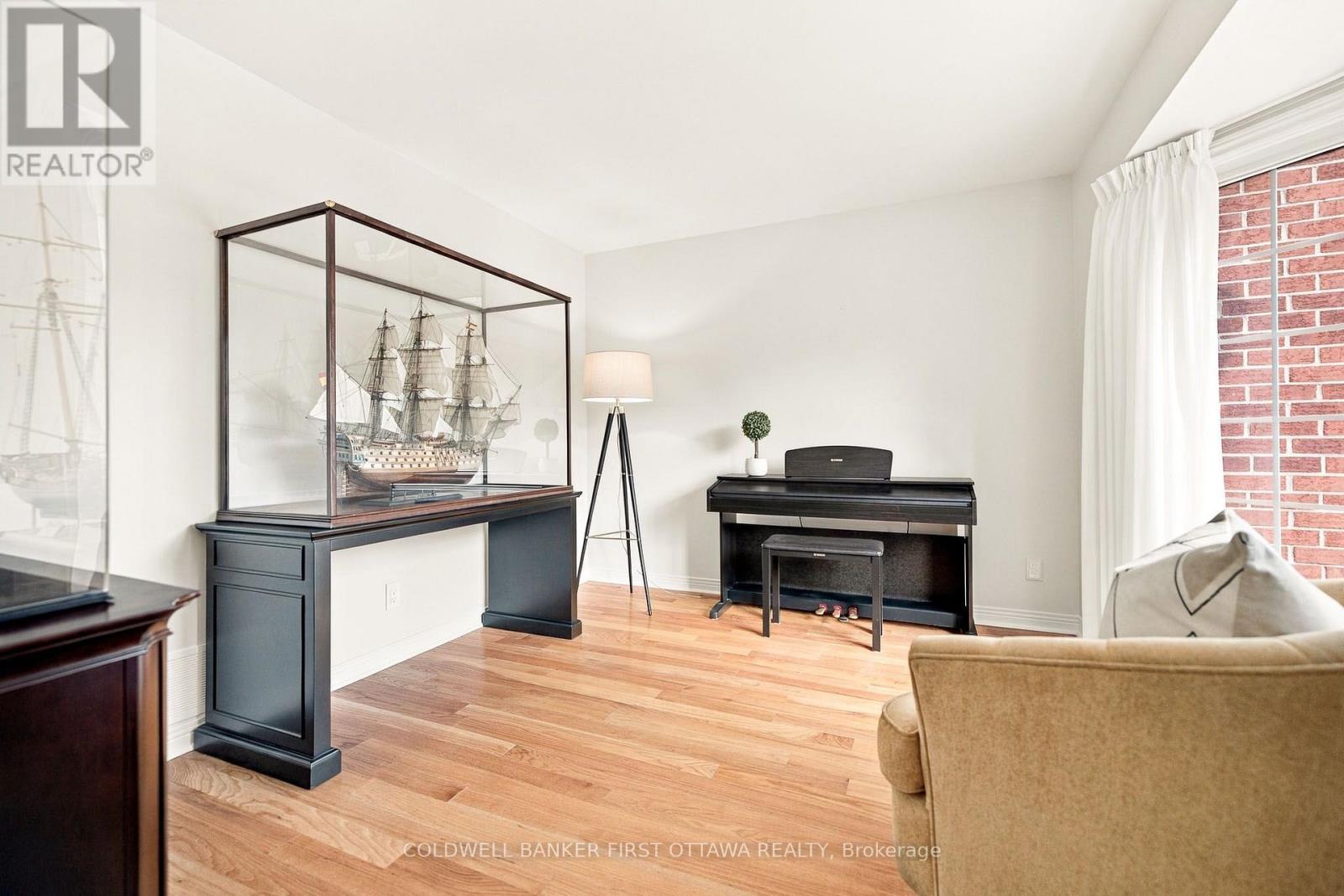 27 HAMPEL CRESCENT - Image 25