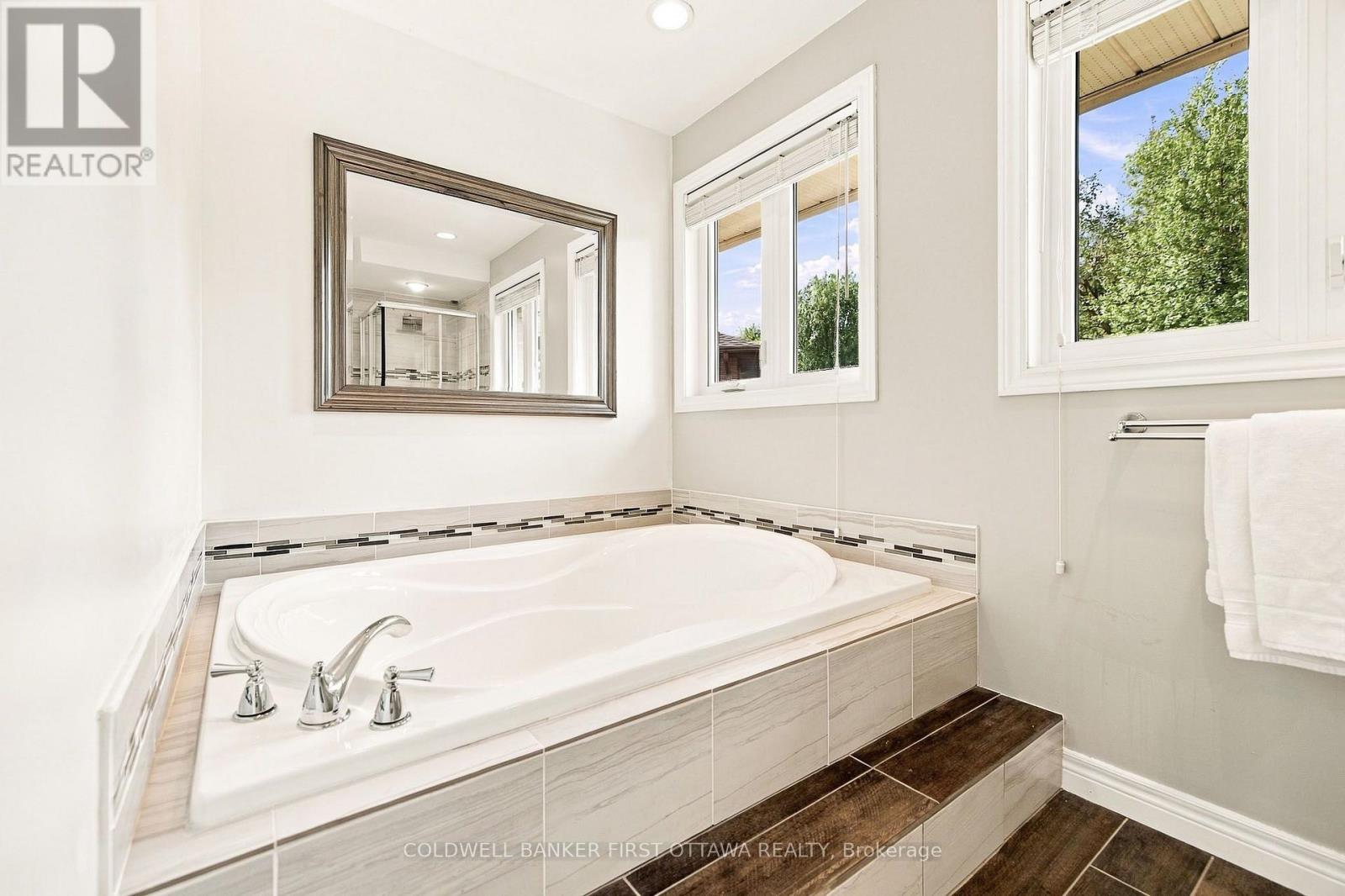 27 HAMPEL CRESCENT - Image 33