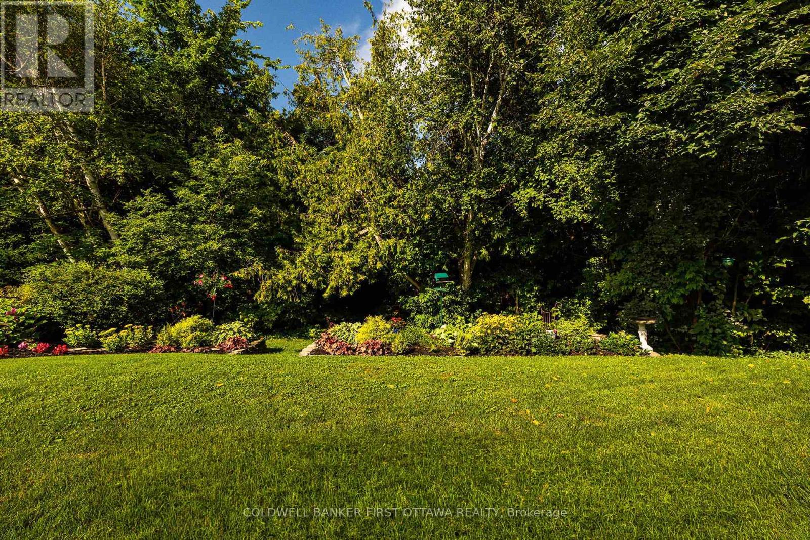 27 HAMPEL CRESCENT - Image 48