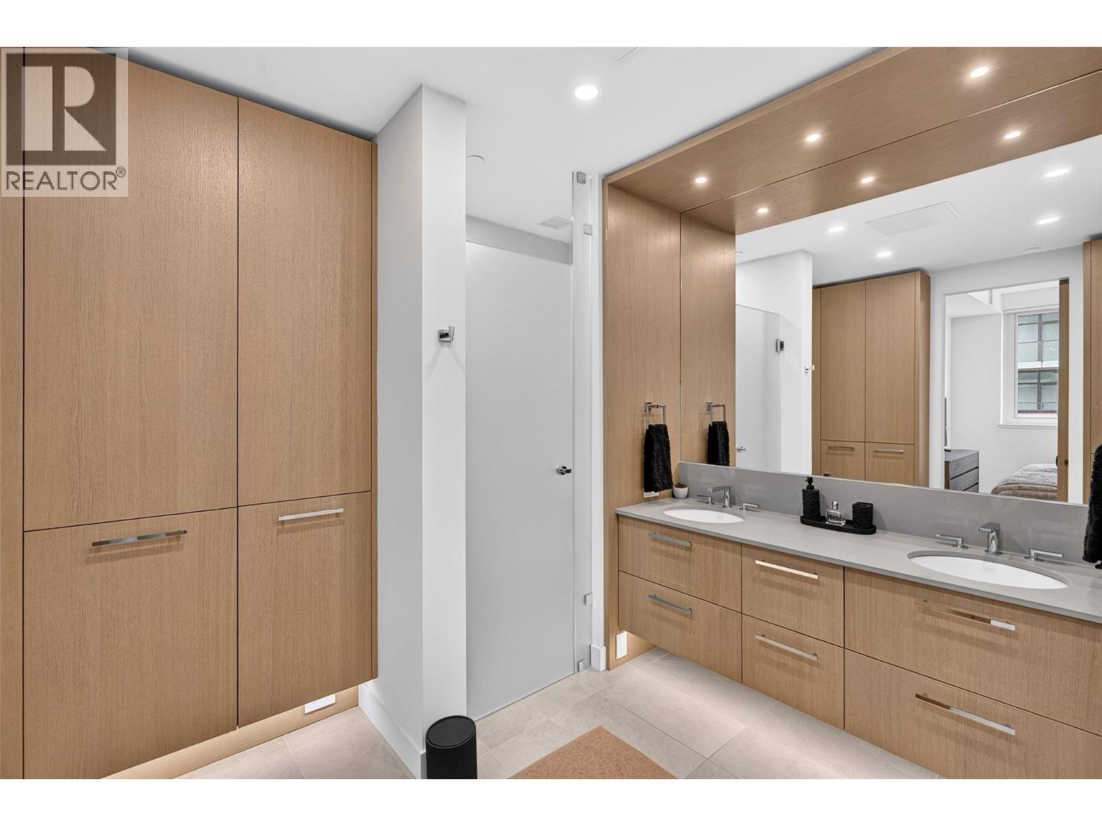 3389 Lakeshore Road Unit# 315, Kelowna