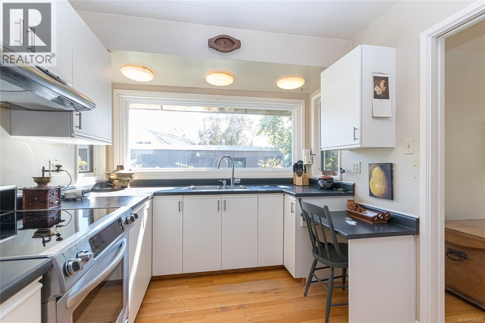 1030 Joan Cres - 11