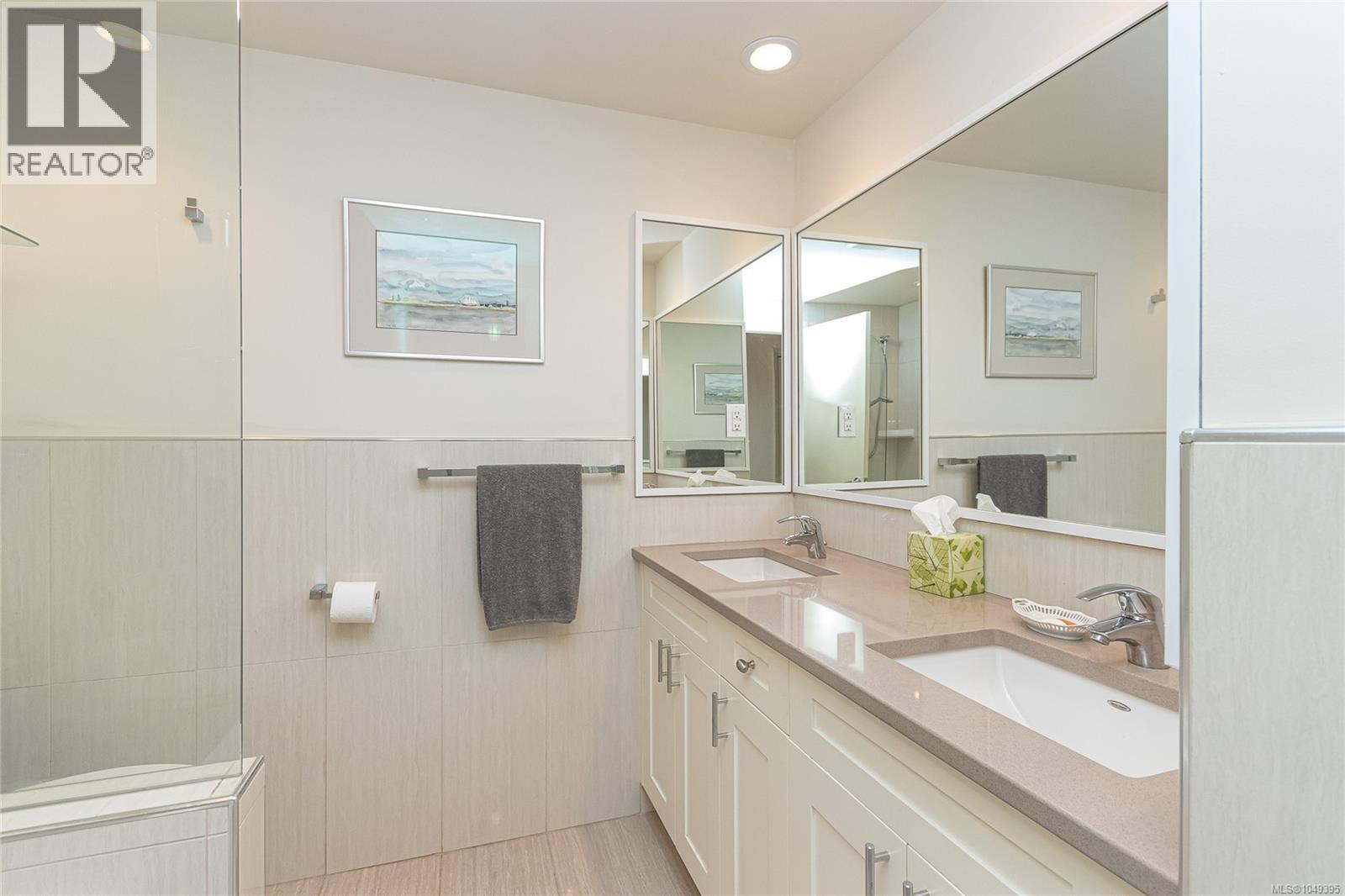 1030 Joan Cres - Image 15