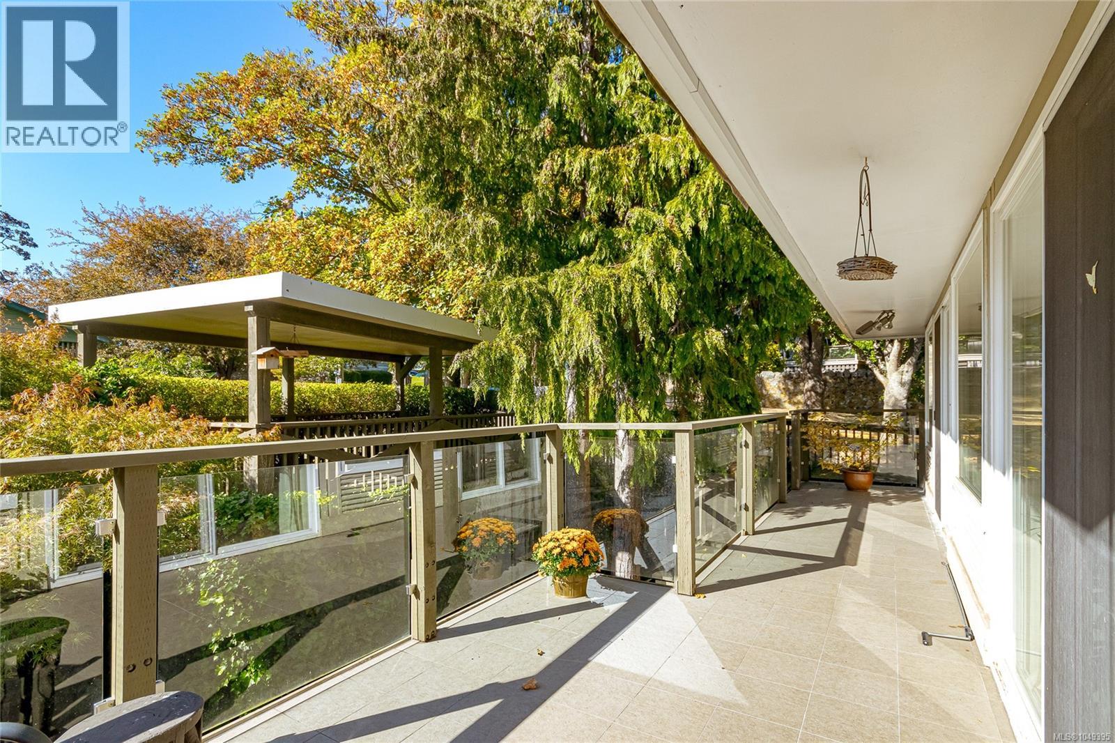 1030 Joan Cres - Image 25