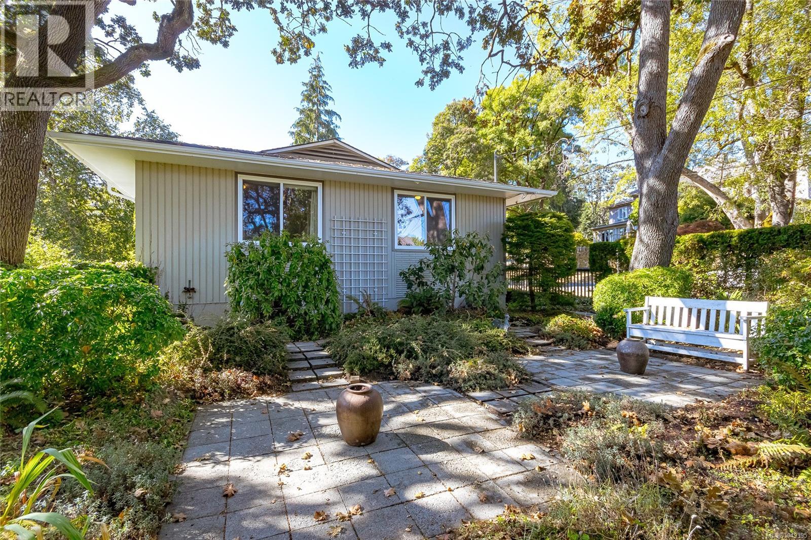 1030 Joan Cres - Image 27