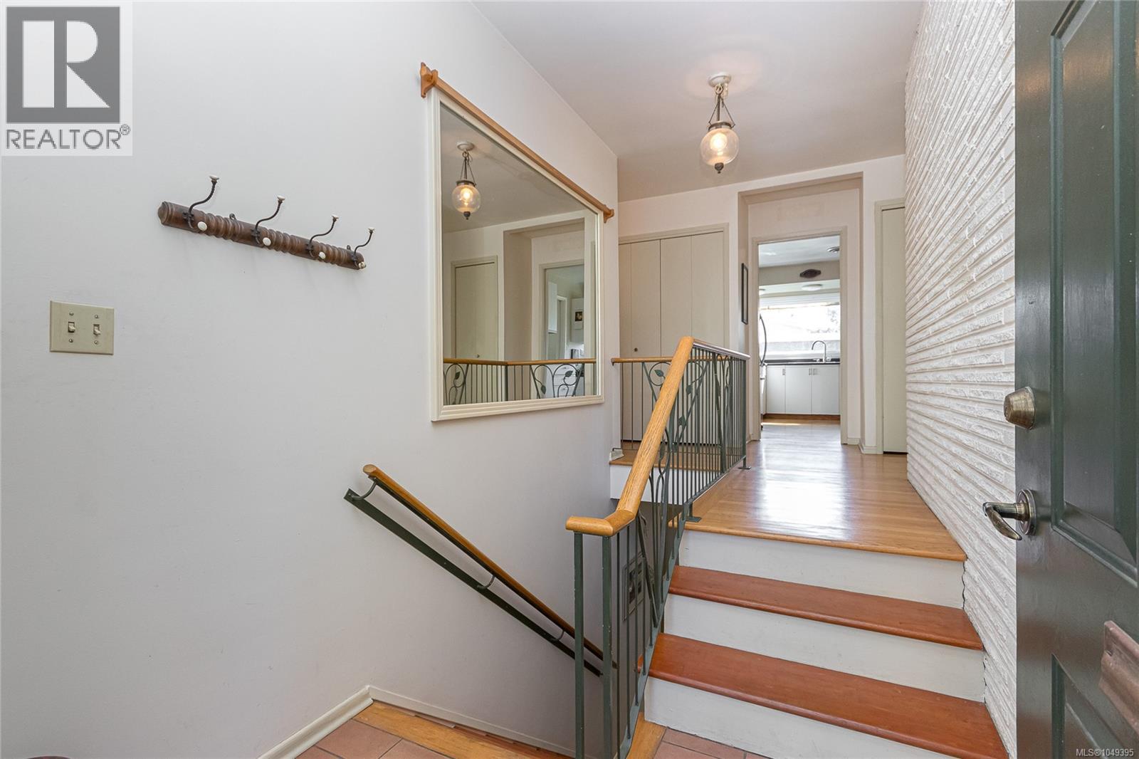 1030 Joan Cres - 3