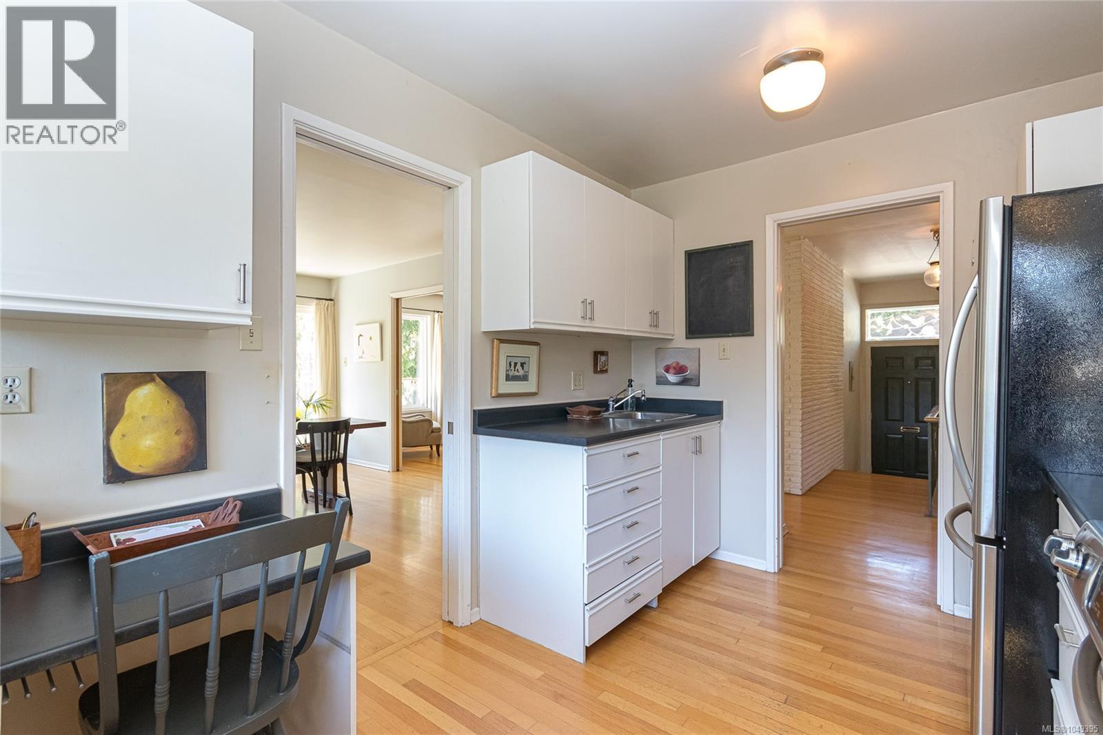1030 Joan Cres - Image 9