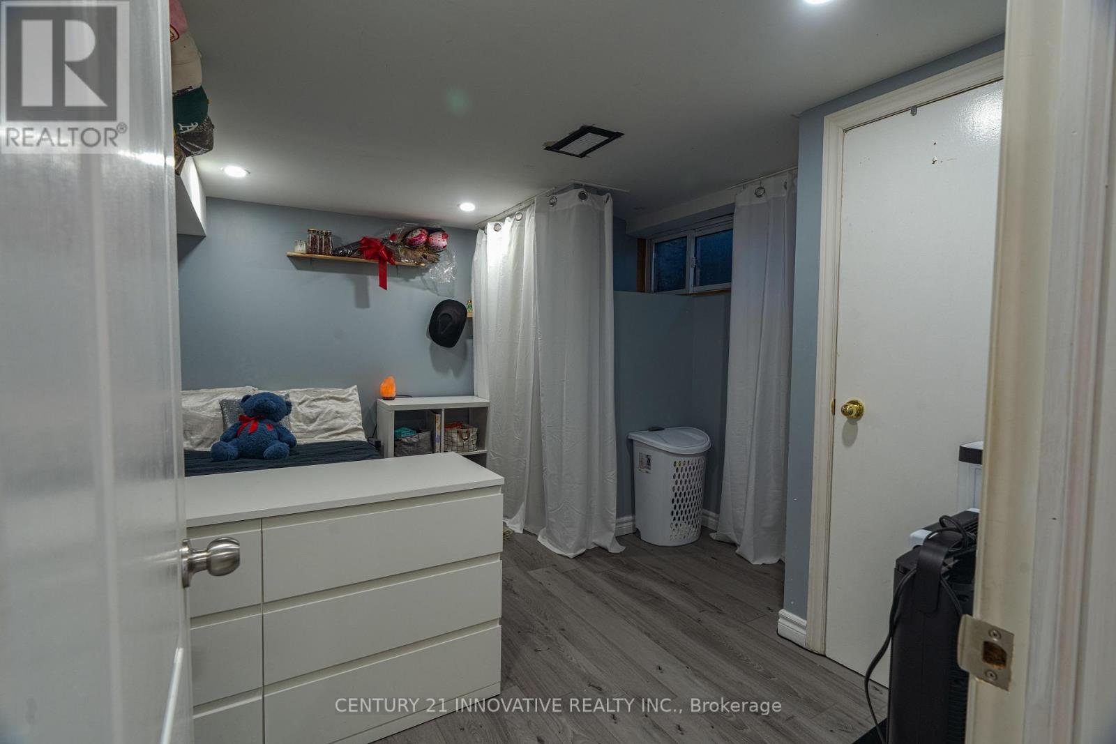 89 THICKSON ROAD S - 17