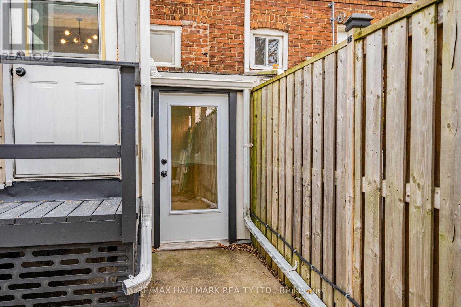 LOWER - 138 MILVERTON BOULEVARD, Toronto (Danforth) — photo 11