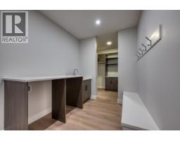 4pc Bathroom - 1030 Emslie Street, Kelowna, BC V1W0C3 Photo 13