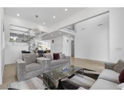 10925 Oriole Drive, Surrey, BC V3R5A4 Photo 6