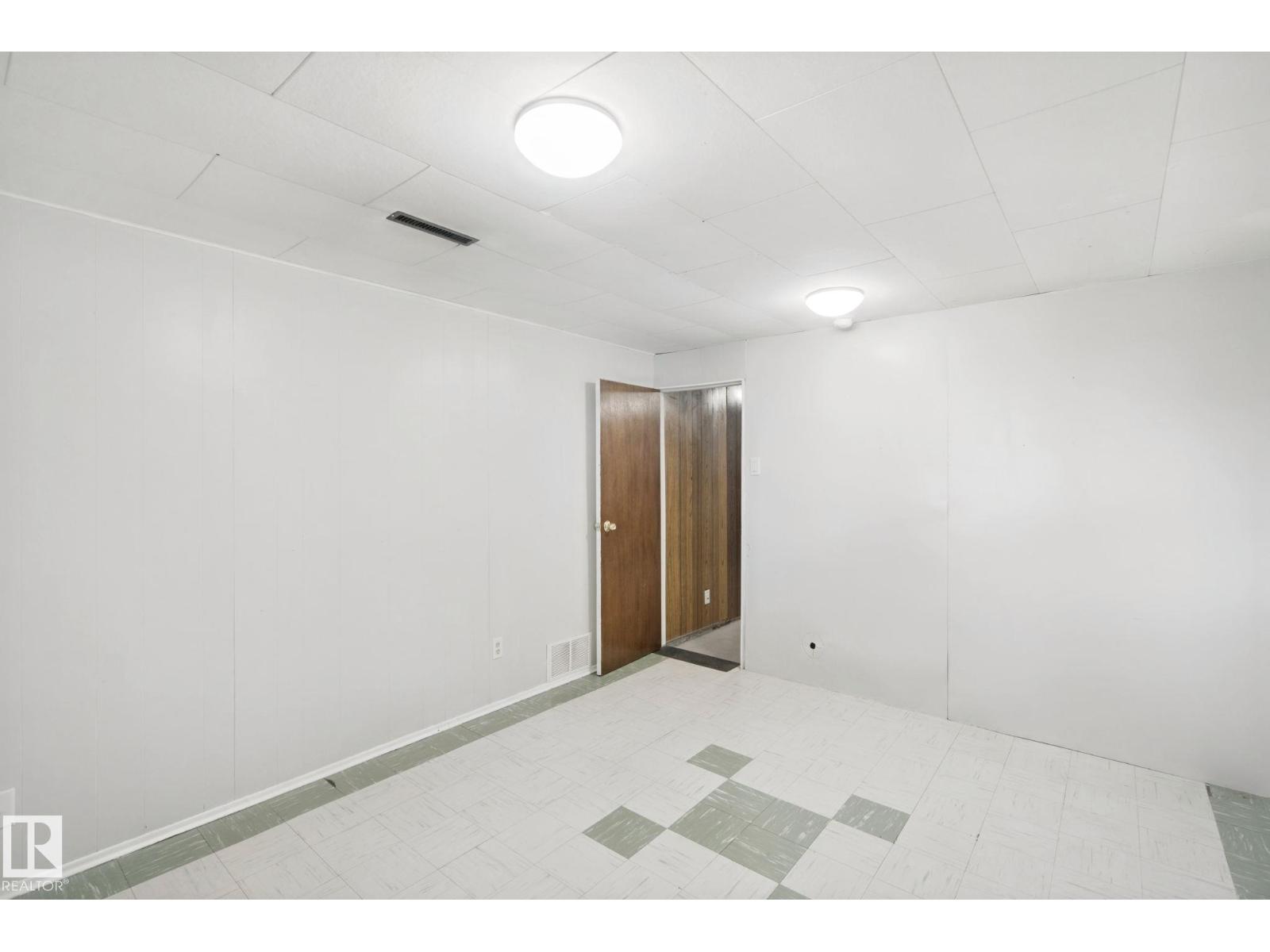 12126 57 ST NW - 22