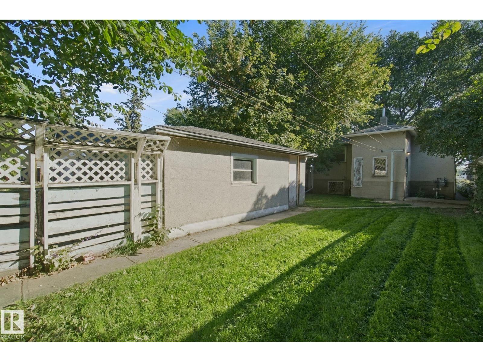 12126 57 ST NW - Image 32