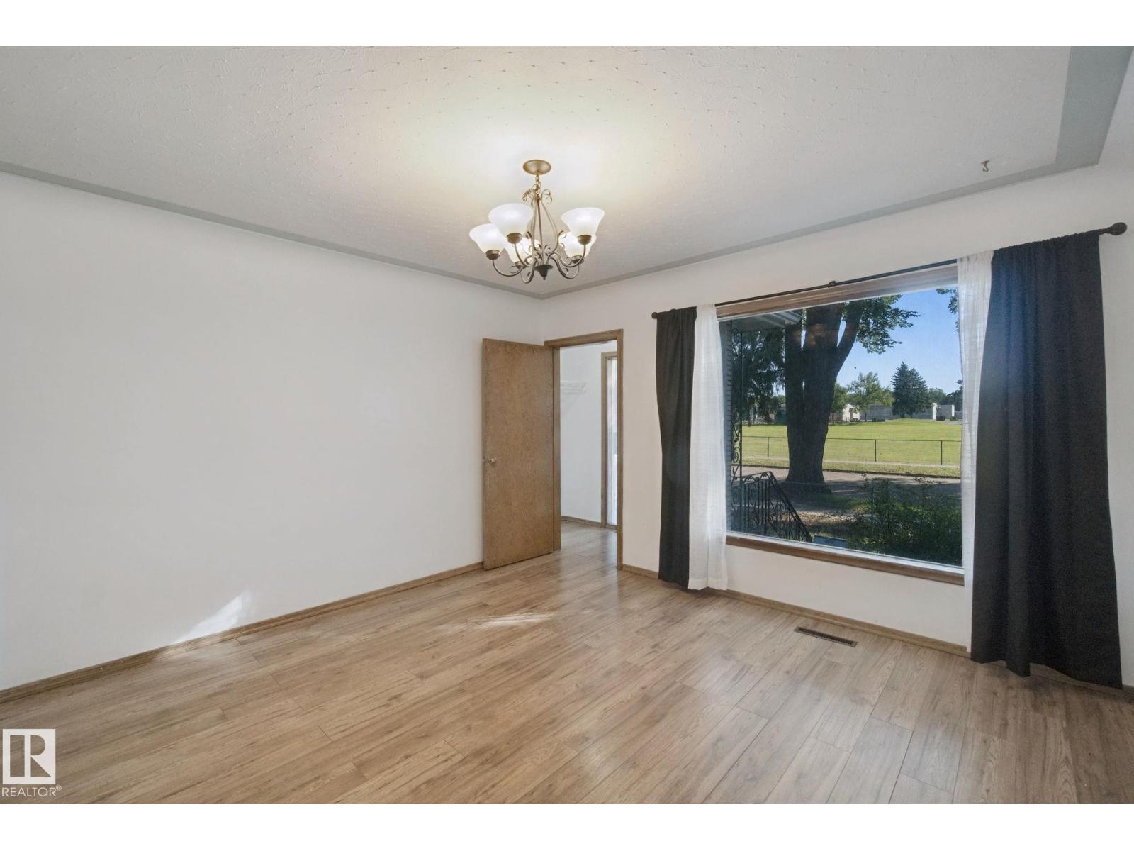 12126 57 ST NW - Image 8
