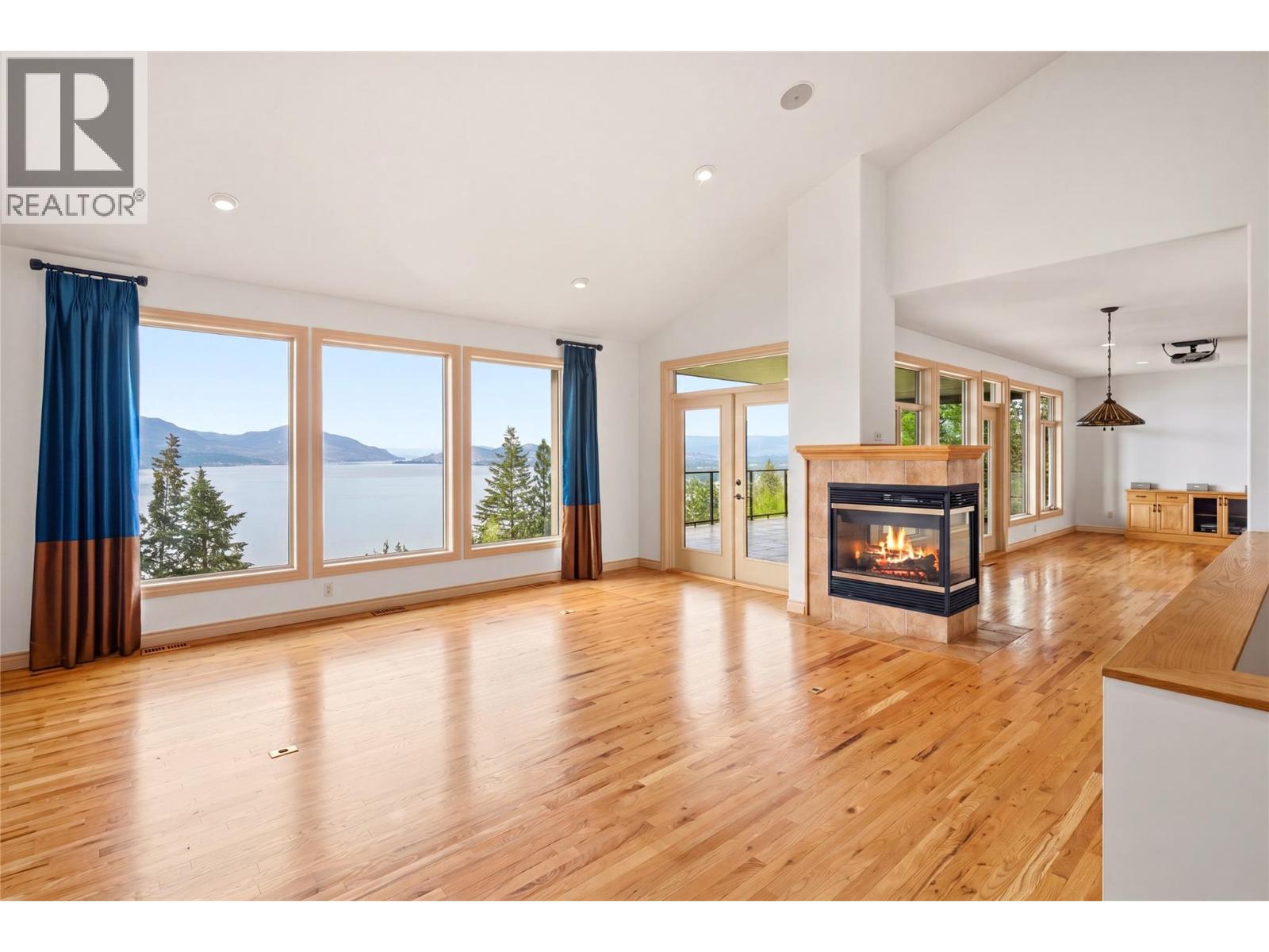 448 Viewcrest Road - 5