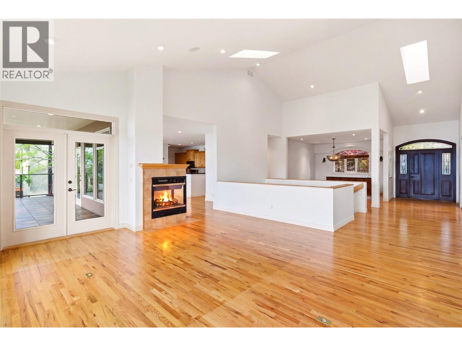 448 Viewcrest Road - 8
