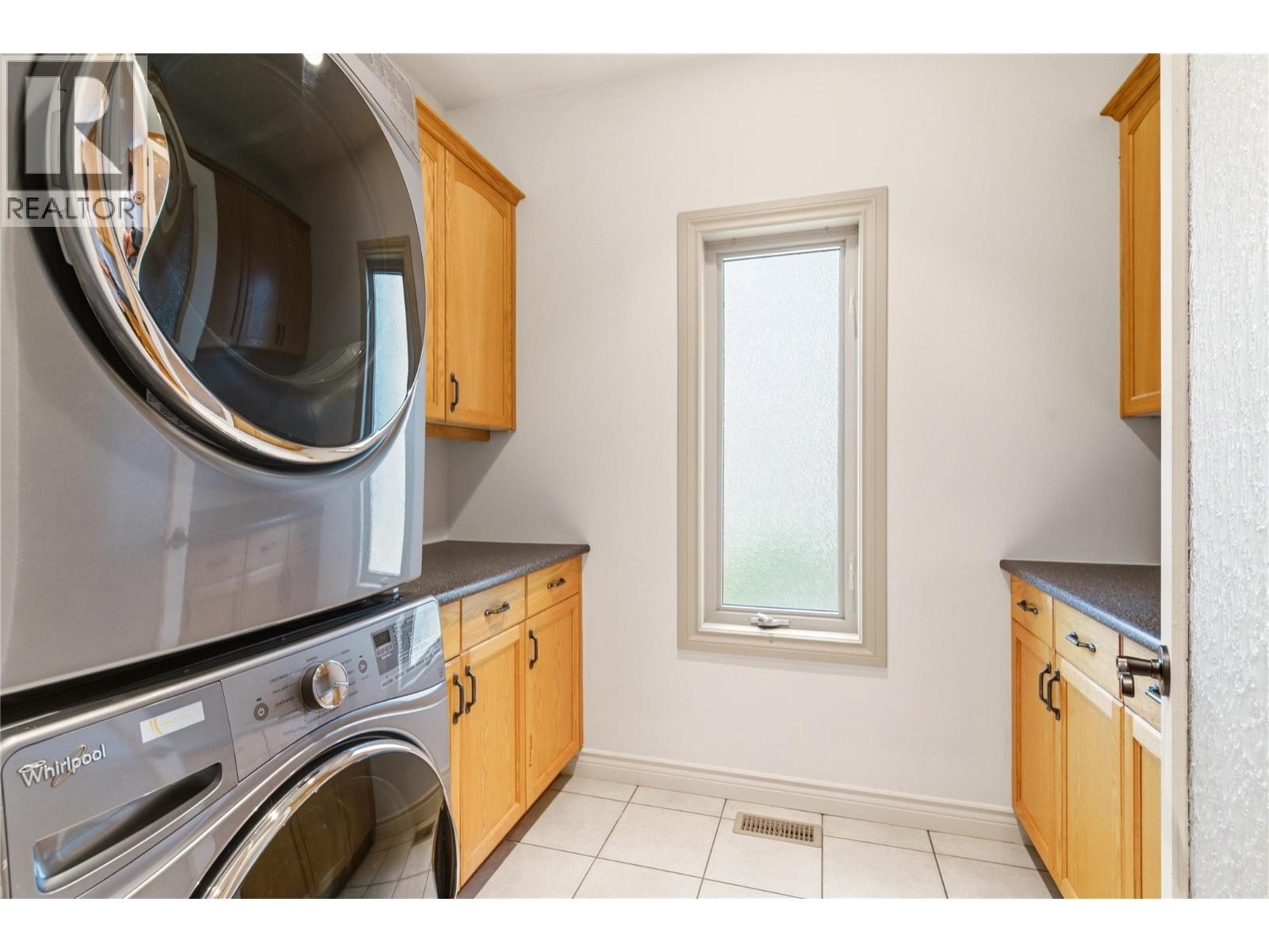 448 Viewcrest Road - 19