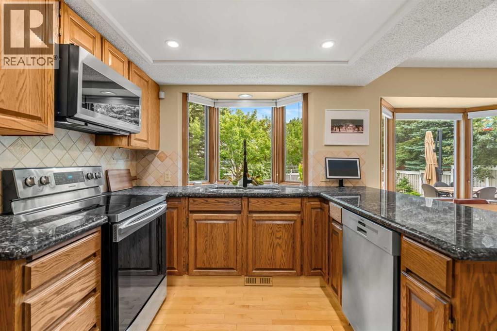 72 Woodacres Crescent SW - 11