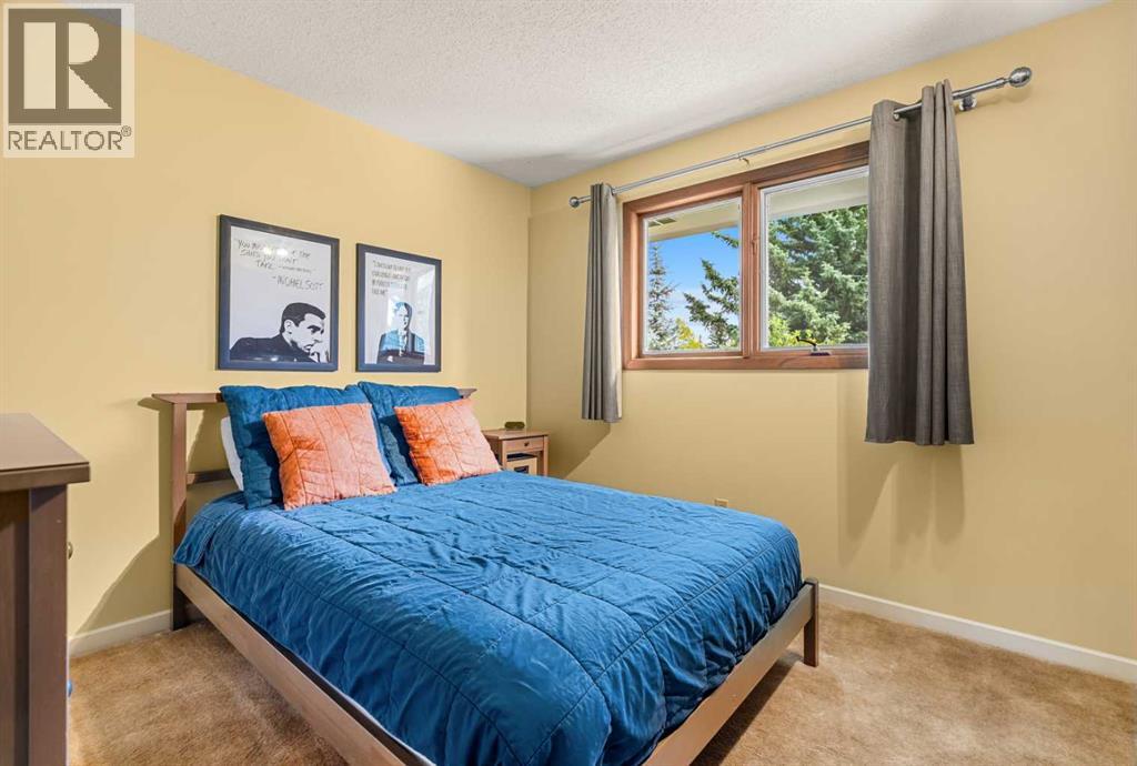 72 Woodacres Crescent SW - 31