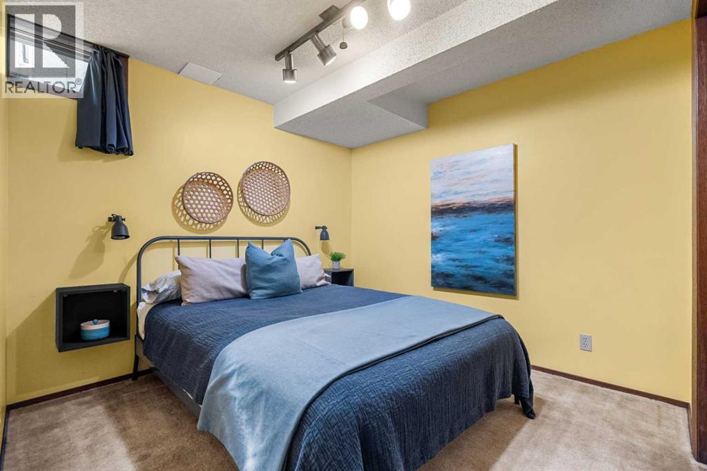 72 Woodacres Crescent SW - 36