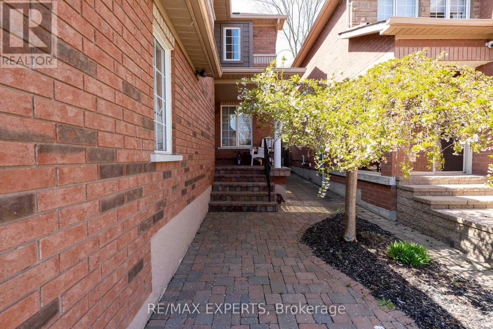 28 CRESTRIDGE DRIVE, Caledon (Bolton North) — photo 3