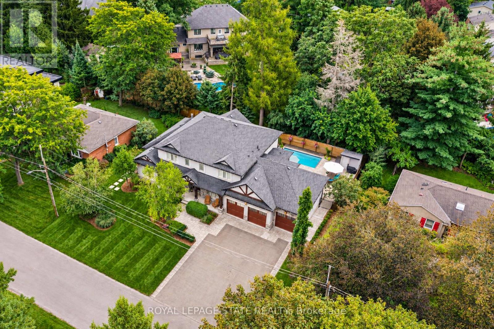 60 PARKER AVENUE, Hamilton (Ancaster)