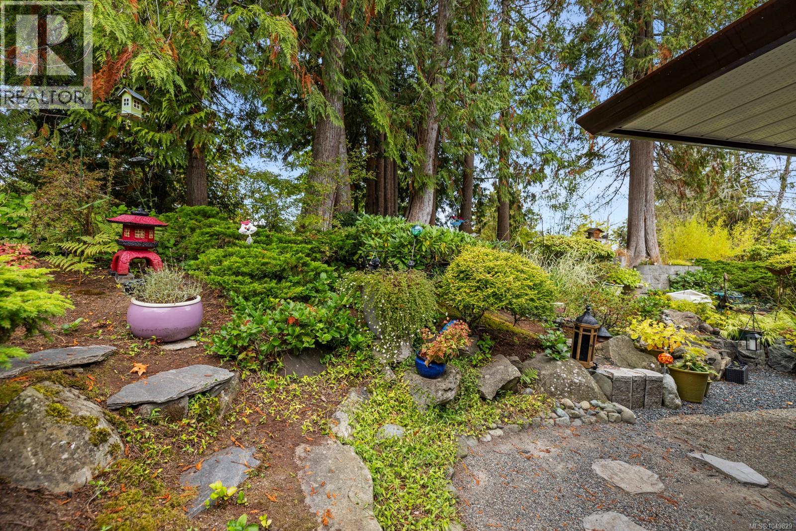 3572 Arbutus Dr S - 18