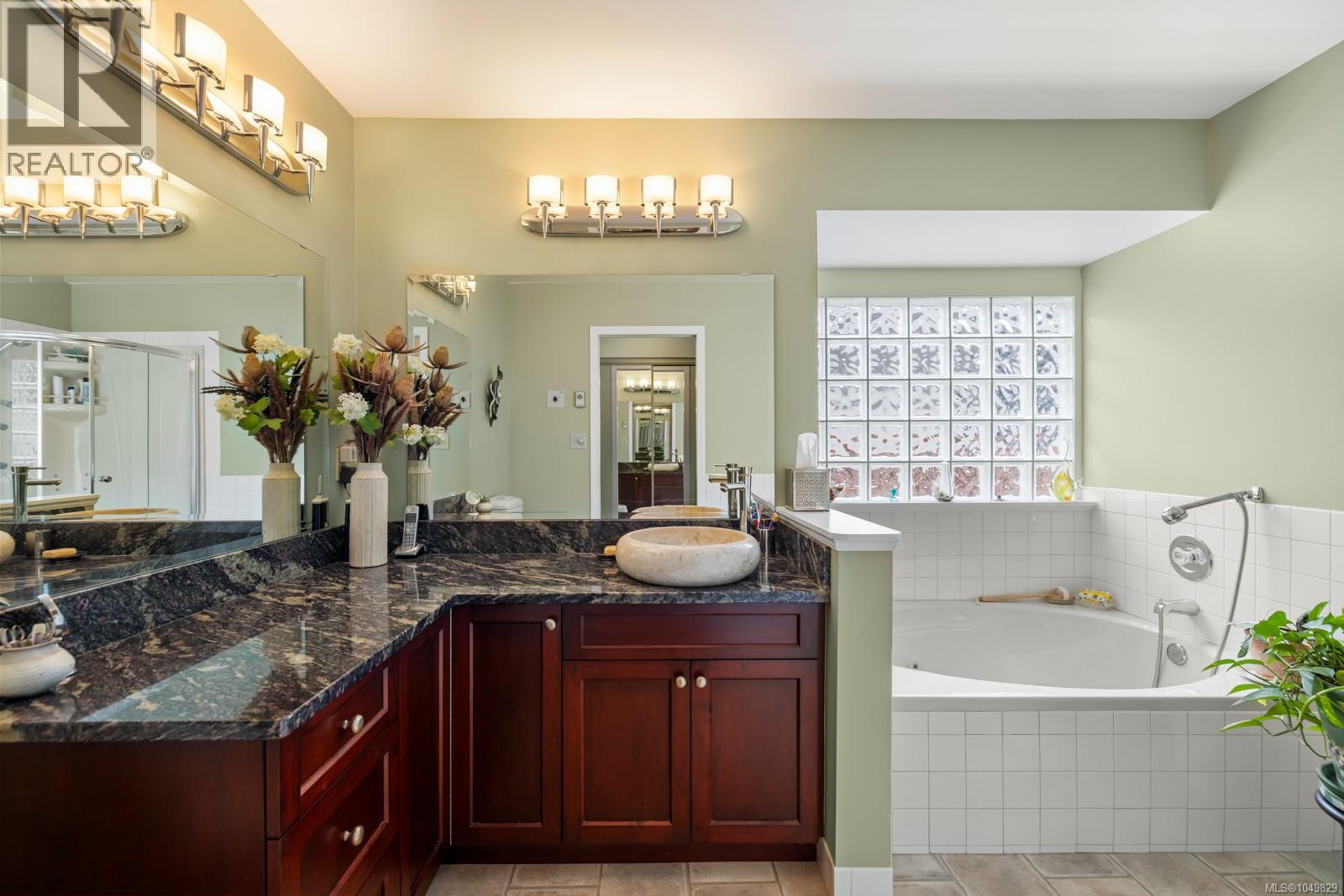 3572 Arbutus Dr S - 26