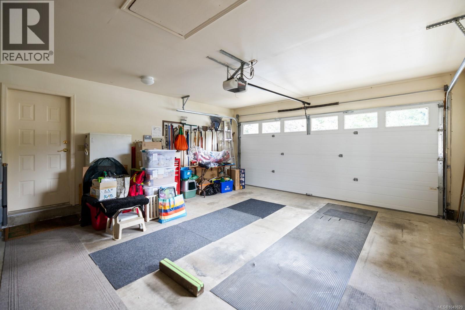 3572 Arbutus Dr S - 32