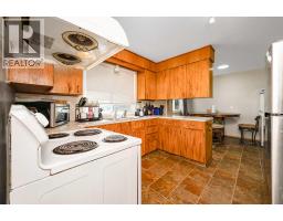 Kitchen - 823 Sabrina Road Sw, Calgary, AB T2W0P5 Photo 11