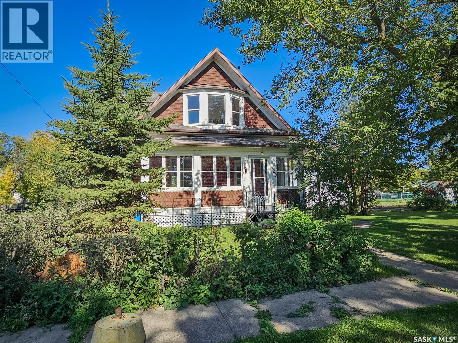 420 Burrows AVENUE W, Melfort — photo 3