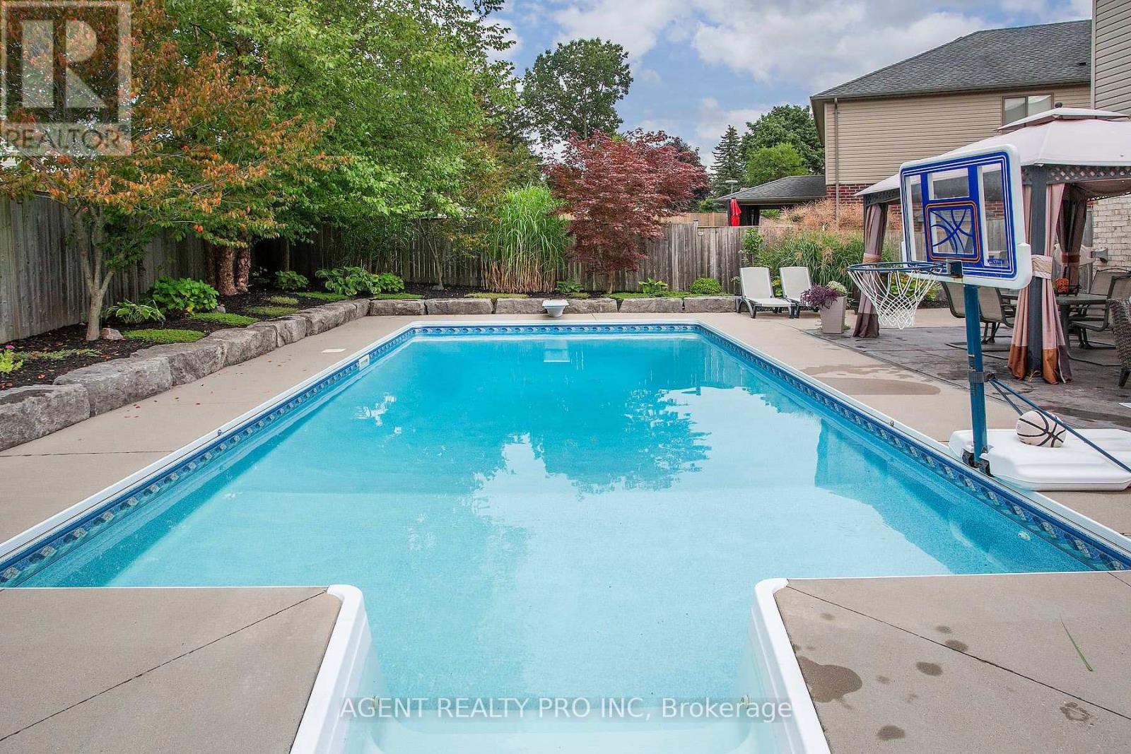 1912 JUBILEE DRIVE, London North (North E) — photo 5
