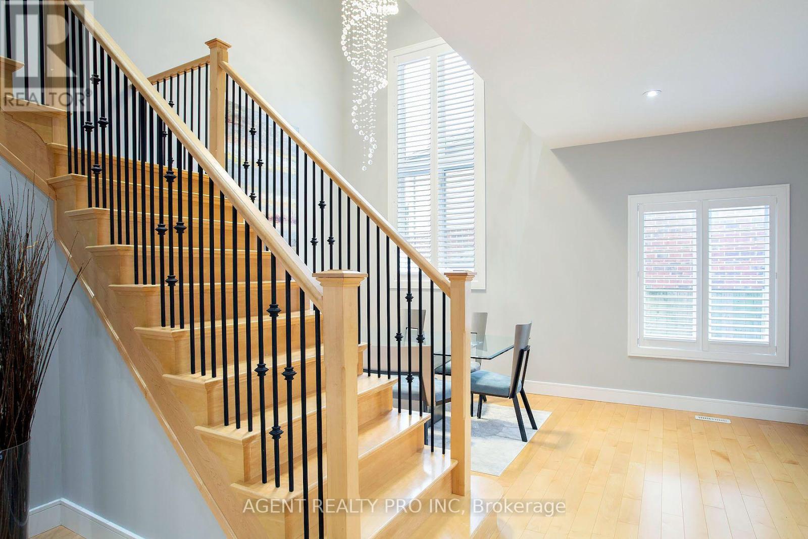 1912 JUBILEE DRIVE, London North (North E) — photo 8