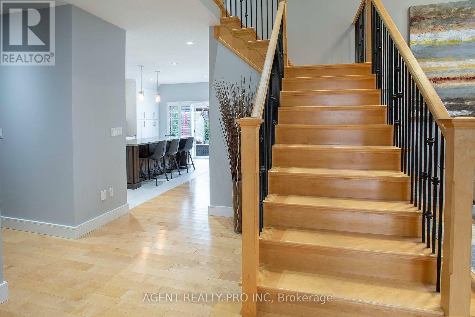 1912 JUBILEE DRIVE, London North (North E) — photo 9