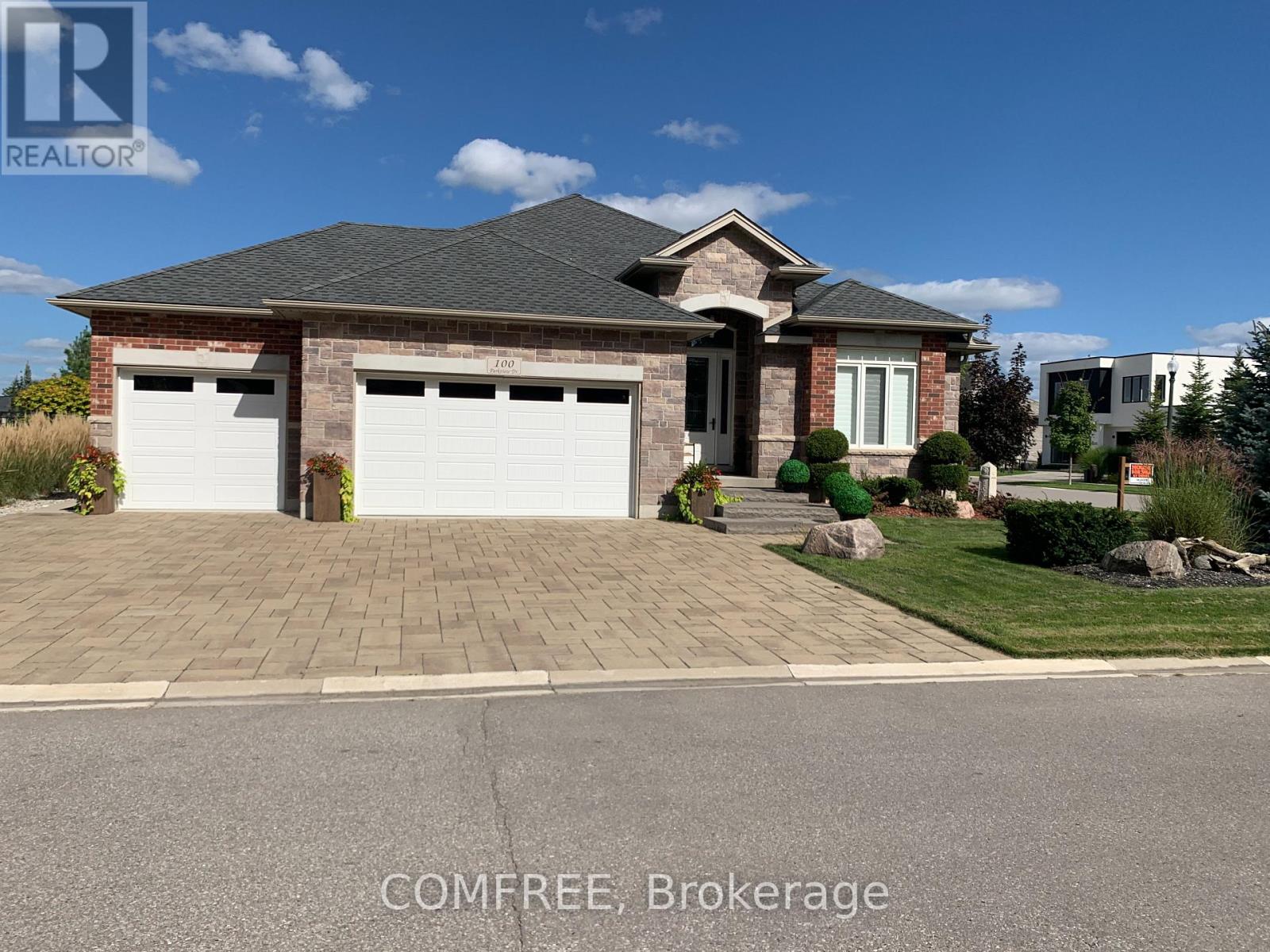 100 PARKVIEW DRIVE, Woodstock (Woodstock - North)