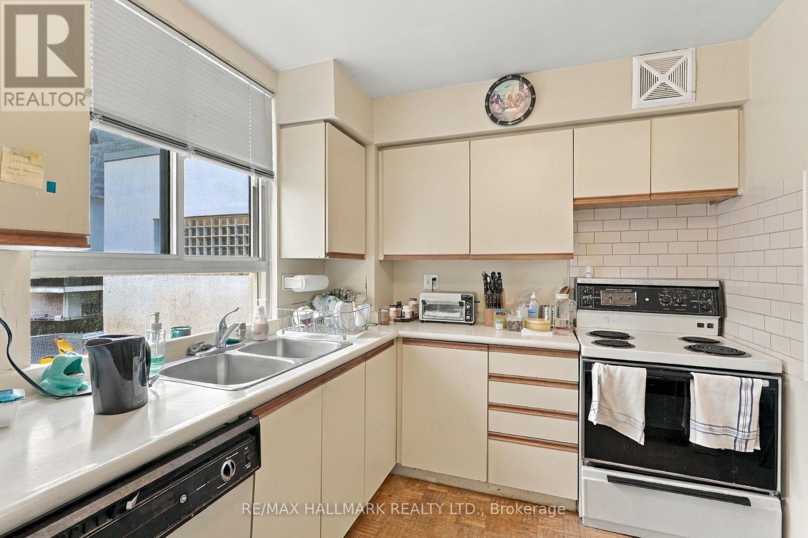 #303 4 PARK VISTA - 12