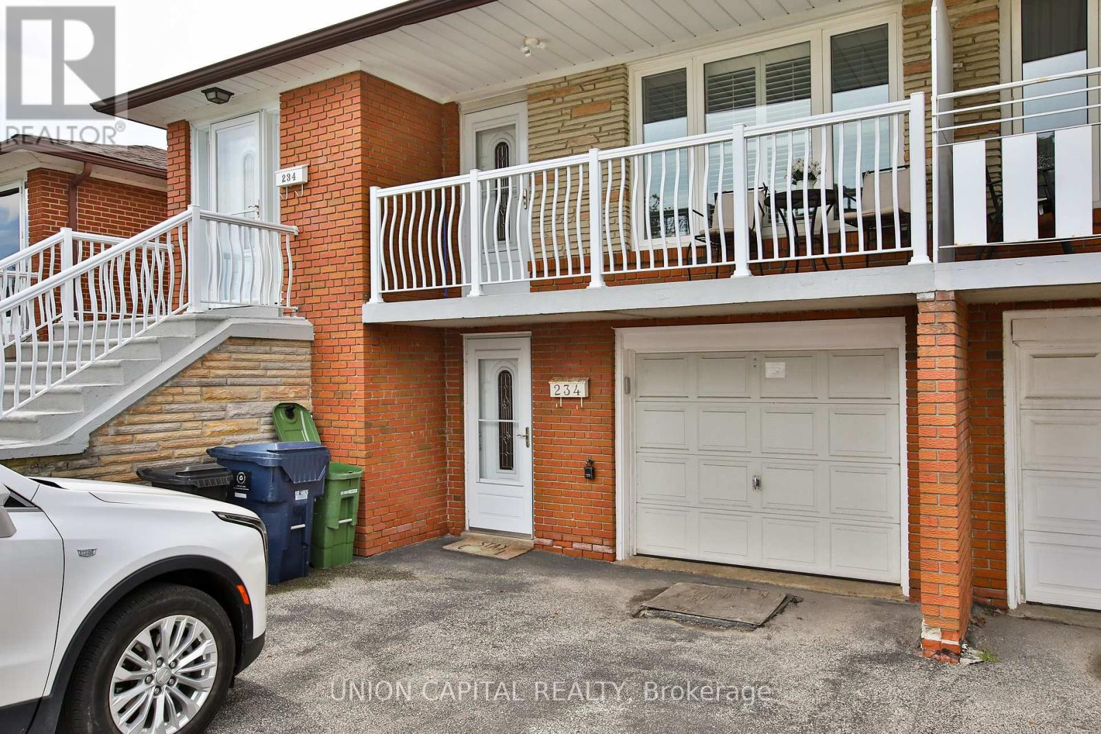 Photo of 234 Fairglen Avenue
