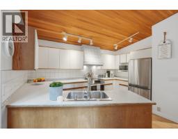2207 Tanager Place, North Vancouver, BC V7J3R3 Photo 10