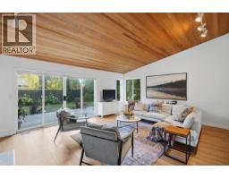 2207 Tanager Place, North Vancouver, BC V7J3R3 Photo 6