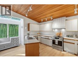 2207 Tanager Place, North Vancouver, BC V7J3R3 Photo 9