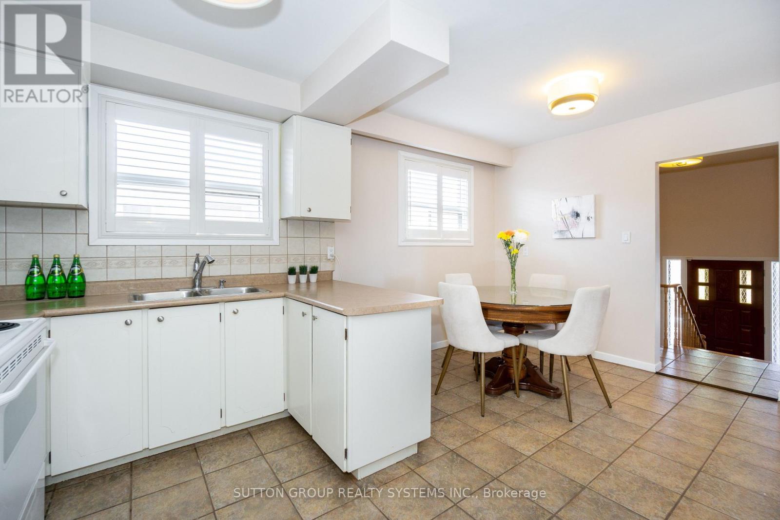 UPPER - 233 HULLMAR DRIVE, Toronto (Black Creek) — photo 10