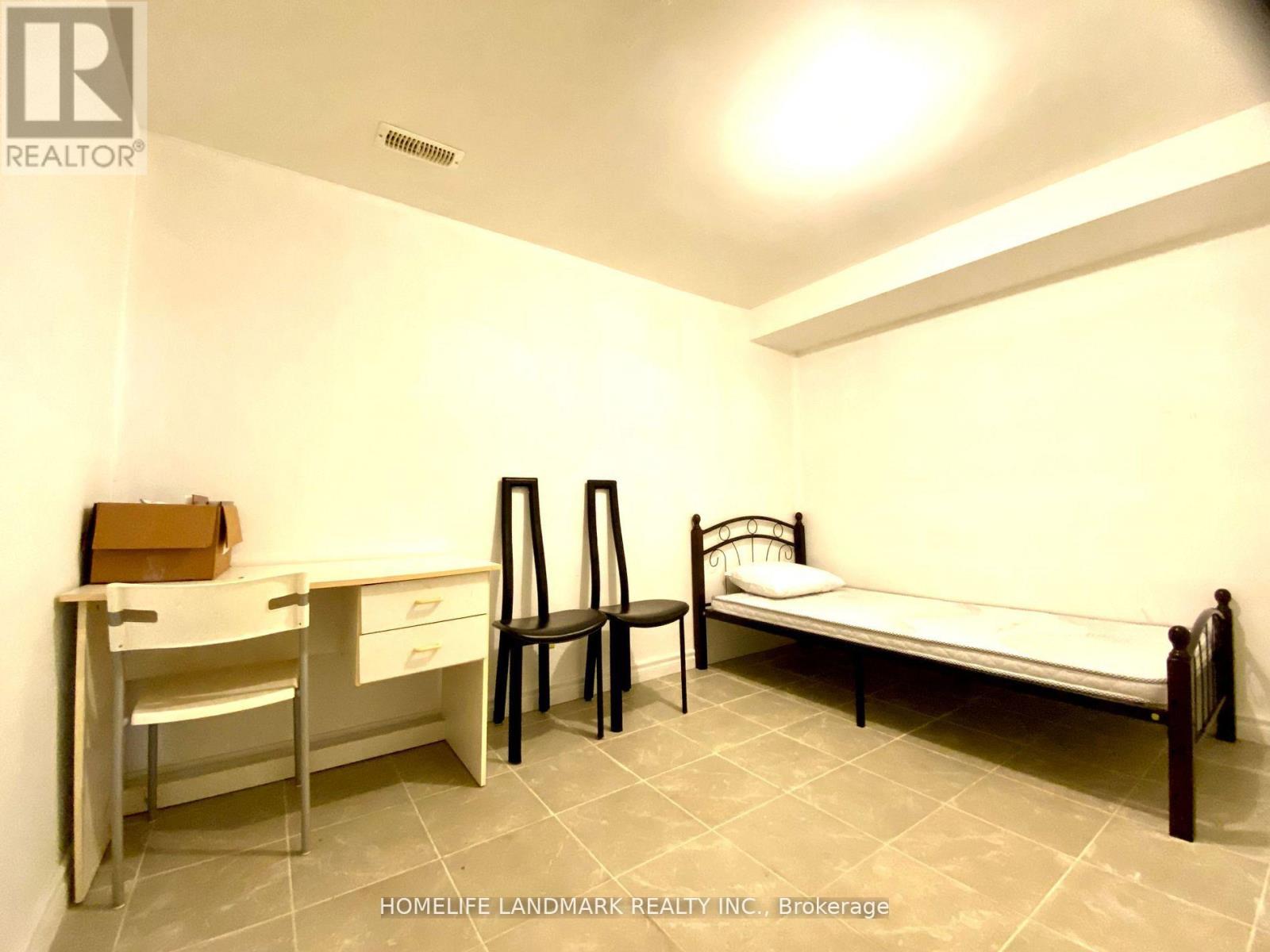 ROOM C - 3371 CIDER MILL PLACE, Mississauga (Erin Mills) — photo 4