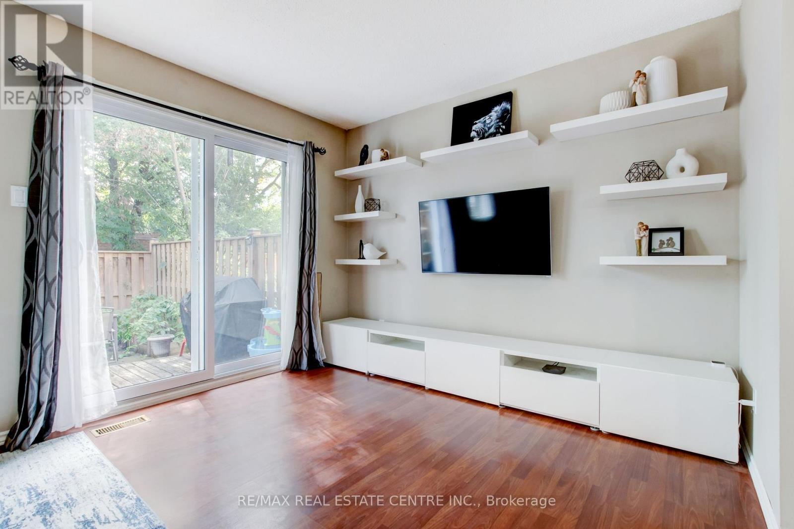 #108 45 HANSEN ROAD N - 14